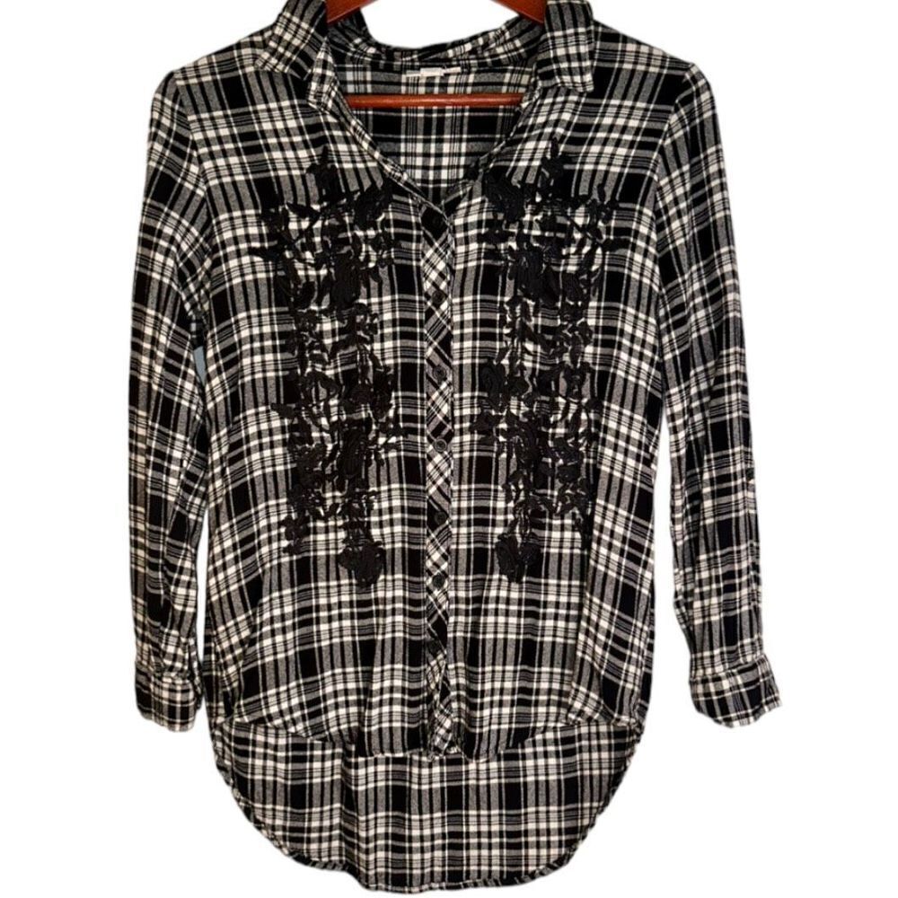 Westport Womens M Black & White Plaid Floral Embroidered Button Front Blouse